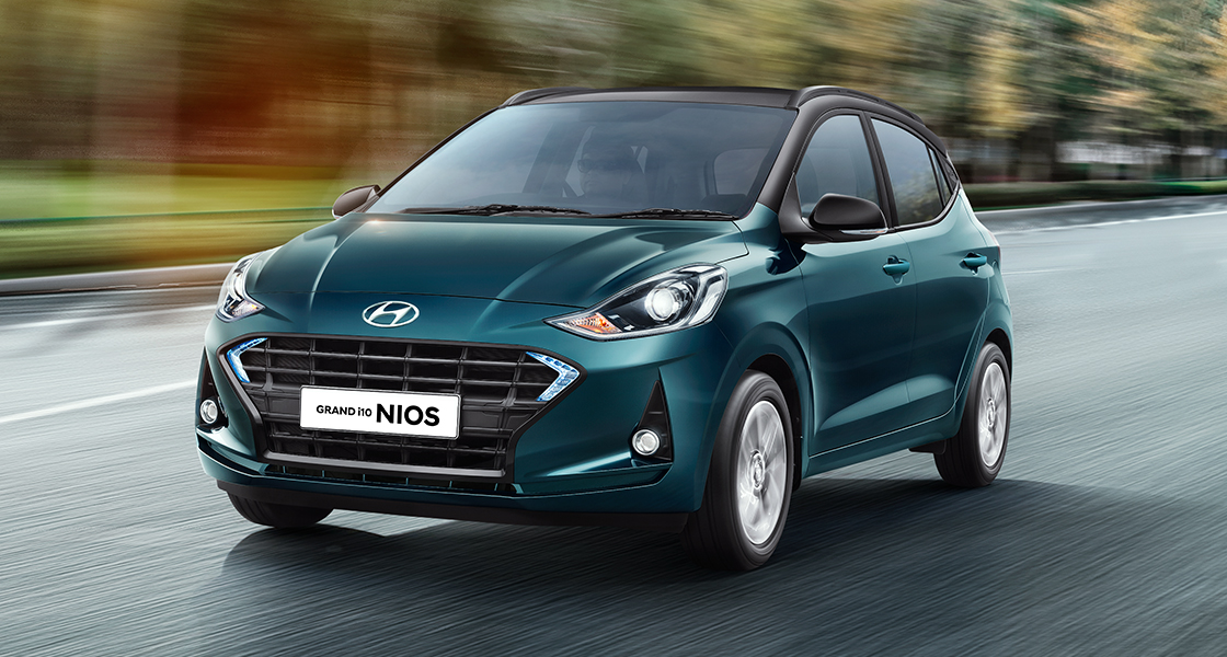 Chrome-coated radiator grille with Hyundai Motors Company logo